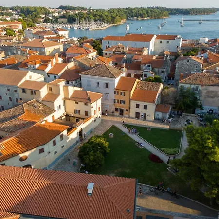 Apartment Near Old Town