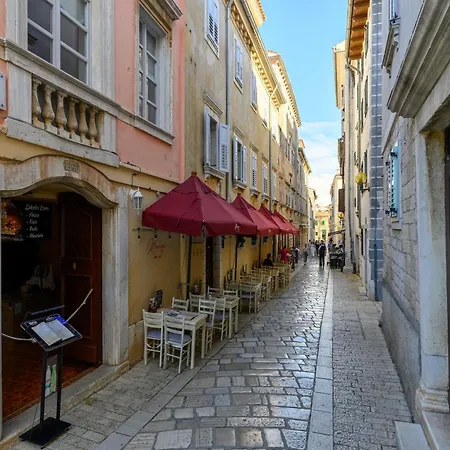 Apartment Near Old Town *